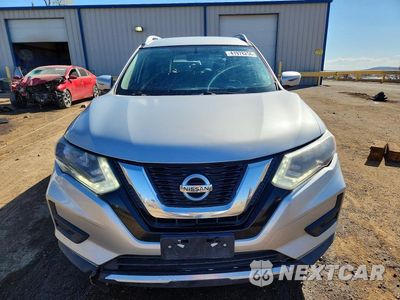 Piąte zdjęcie samochodu w środku: 2017 NISSAN ROGUE SV VIN:KNMAT2MT5HP524713 - miniatura