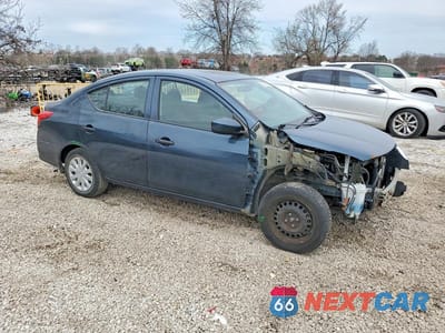 Czwarte zdjęcie samochodu z boku: 2017 NISSAN VERSA 1.6 S VIN:3N1CN7AP9HL852416 - miniatura