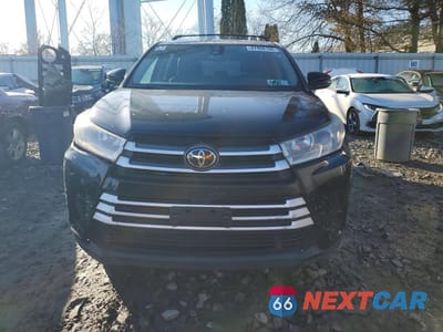 Piąte zdjęcie samochodu w środku: 2019 TOYOTA HIGHLANDER LE VIN:5TDBZRFH2KS921913 - miniatura