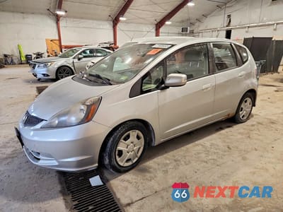 2013 HONDA FIT JHMGE8H3XDC079046 - główne zdjęcie licytacji z USA - miniatura