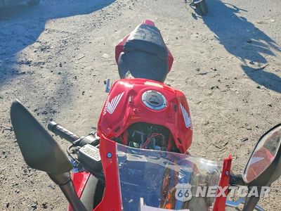 Piąte zdjęcie samochodu w środku: 2026 HONDA CBR650 R VIN:MLHRH1554T5200295 - miniatura