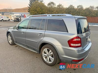 Trzecie zdjęcie samochodu z tyłu: 2011 MERCEDES-BENZ GL 450 4MATIC VIN:4JGBF7BE2BA631334 - miniatura