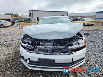 Piąte zdjęcie samochodu w środku: 2017 VOLKSWAGEN JETTA SE VIN:3VWDB7AJ5HM385394 - miniatura