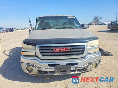 Piąte zdjęcie samochodu w środku: 2005 GMC NEW SIERRA C1500 VIN:2GTEC19V051210921 - miniatura