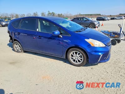 Czwarte zdjęcie samochodu z boku: 2013 TOYOTA PRIUS V THREE VIN:JTDZN3EU1D3187372 - miniatura