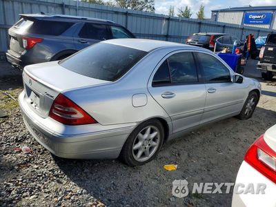 Trzecie zdjęcie samochodu z tyłu: 2004 MERCEDES BENZ C 240 4MATIC VIN:WDBRF81J54F526198 - miniatura