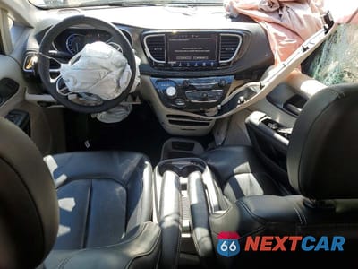 Zdjęcie 8 z 12 samochodu: 2023 CHRYSLER PACIFICA HYBRID TOURING L VIN:2C4RC1L72PR632222 - miniatura