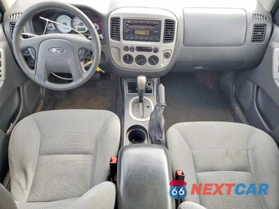 Zdjęcie 8 z 11 samochodu: 2005 FORD ESCAPE XLT VIN:1FMYU93155KD28117 - miniatura