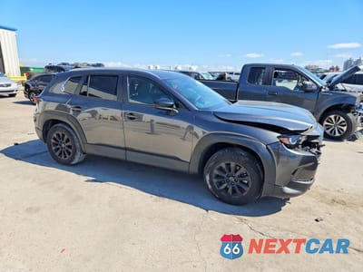 Czwarte zdjęcie samochodu z boku: 2024 MAZDA CX-50 SELECT VIN:7MMVABAM3RN158896 - miniatura