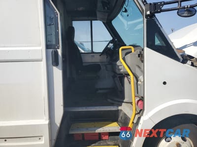 Zdjęcie 11 z 13 samochodu: 2013 ISUZU NPR DELIVERY VAN VIN:JALB4T17XD7W01762 - miniatura