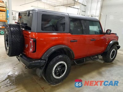 Trzecie zdjęcie samochodu z tyłu: 2022 FORD BRONCO BASE VIN:1FMEE5DP4NLB68415 - miniatura