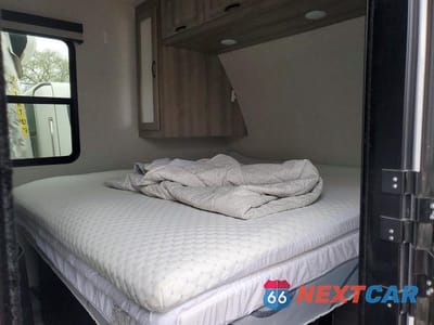 Piąte zdjęcie samochodu w środku: 2021 WINNEBAGO VOYAGE CAMPER VIN:54CTV1Y2XM6061546 - miniatura