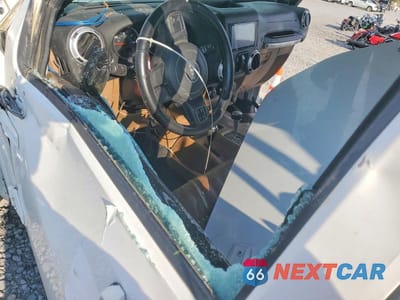 Zdjęcie 8 z 12 samochodu: 2012 JEEP WRANGLER UNLIMITED SAHARA VIN:1C4HJWEG5CL113762 - miniatura