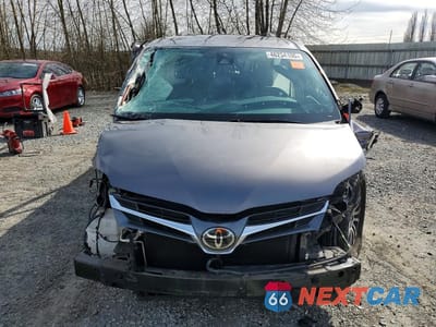 Piąte zdjęcie samochodu w środku: 2018 TOYOTA SIENNA XLE 8-PASSENGER VIN:5TDYZ3DC0JS941199 - miniatura