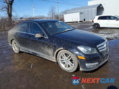 Czwarte zdjęcie samochodu z boku: 2013 MERCEDES-BENZ C VIN:WDDGF8AB6DA769216 - miniatura