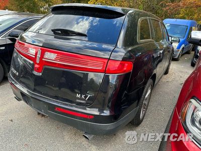 Czwarte zdjęcie samochodu z boku: 2016 LINCOLN TOWNHOUSE MKT VIN:2LMHJ5AT1GBL01391 - miniatura