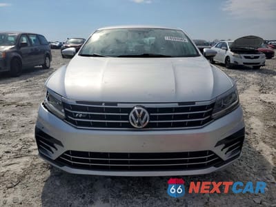 Piąte zdjęcie samochodu w środku: 2017 VOLKSWAGEN PASSAT R-LINE VIN:1VWDT7A3XHC063818 - miniatura