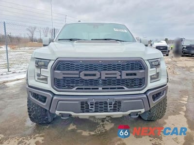 Piąte zdjęcie samochodu w środku: 2017 FORD F150 RAPTOR VIN:1FTFW1RG4HFA83875 - miniatura
