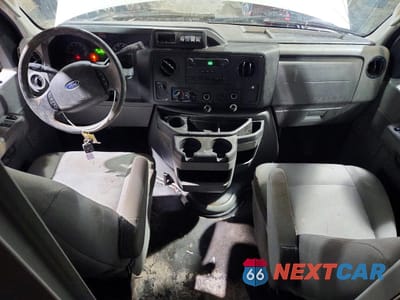 Zdjęcie 8 z 13 samochodu: 2018 FORD ECONOLINE E350 SUPER DUTY CUTAWAY VAN VIN:1FDWE3F63JDC30307 - miniatura