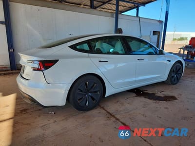 Trzecie zdjęcie samochodu z tyłu: 2024 TESLA MODEL 3 VIN:5YJ3E1EB5RF812519 - miniatura