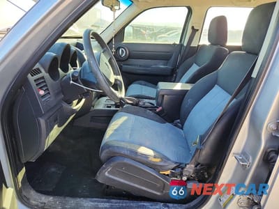 Zdjęcie 7 z 12 samochodu: 2007 DODGE NITRO SXT VIN:1D8GU28K37W728330 - miniatura