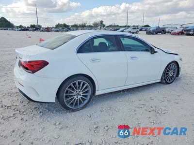 Trzecie zdjęcie samochodu z tyłu: 2021 MERCEDES-BENZ A 220 4MATIC VIN:W1K3G4FB2MJ284598 - miniatura