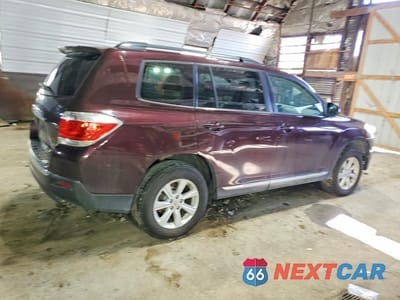 Trzecie zdjęcie samochodu z tyłu: 2013 TOYOTA HIGHLANDER PLUS VIN:5TDBK3EH1DS177159 - miniatura