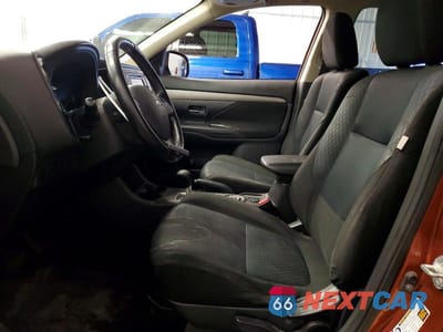 Zdjęcie 7 z 13 samochodu: 2014 MITSUBISHI OUTLANDER SE VIN:JA4AZ3A34EZ003713 - miniatura