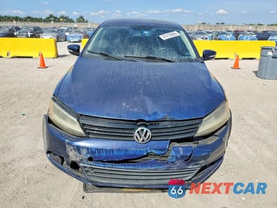 Piąte zdjęcie samochodu w środku: 2011 VOLKSWAGEN JETTA SE VIN:3VWDX7AJ0BM012546 - miniatura