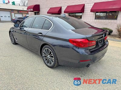 Trzecie zdjęcie samochodu z tyłu: 2018 BMW 530 XI VIN:WBAJA7C5XJWA73151 - miniatura