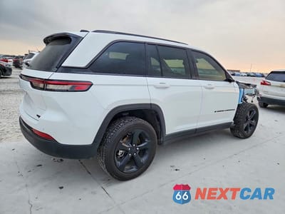 Trzecie zdjęcie samochodu z tyłu: 2025 JEEP GRAND CHEROKEE LAREDO VIN:1C4RJGAG4SC275283 - miniatura