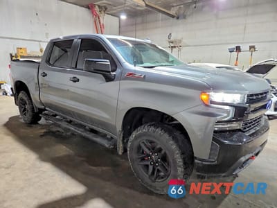 Czwarte zdjęcie samochodu z boku: 2019 CHEVROLET SILVERADO K1500 LT TRAIL BOSS VIN:3GCPYFED8KG223570 - miniatura