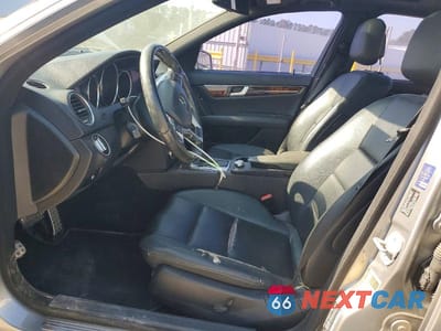 Zdjęcie 7 z 12 samochodu: 2012 MERCEDES-BENZ C 250 VIN:WDDGF4HBXCR198280 - miniatura