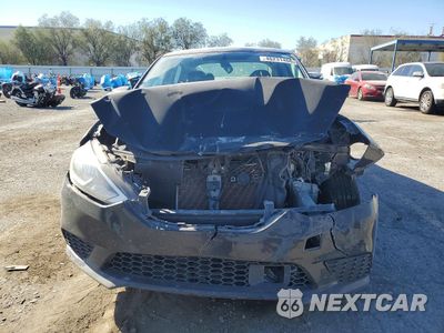 Piąte zdjęcie samochodu w środku: 2019 NISSAN SENTRA S VIN:3N1AB7AP1KY357119 - miniatura