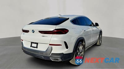 Czwarte zdjęcie samochodu z boku: 2021 BMW X6 XDRIVE40I VIN:5UXCY6C03M9E61751 - miniatura