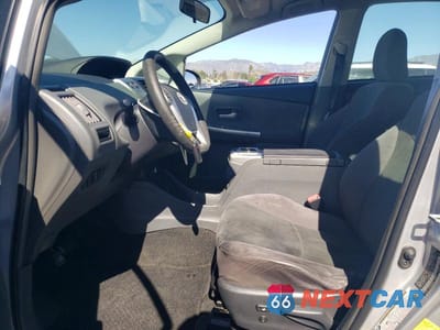 Zdjęcie 7 z 12 samochodu: 2014 TOYOTA PRIUS V TWO VIN:JTDZN3EU4E3294997 - miniatura
