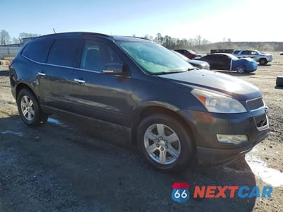Czwarte zdjęcie samochodu z boku: 2011 CHEVROLET TRAVERSE LT VIN:1GNKVGED0BJ118228 - miniatura
