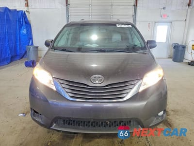 Piąte zdjęcie samochodu w środku: 2015 TOYOTA SIENNA XLE PREMIUM 8-PASSENGER VIN:5TDYK3DC4FS601310 - miniatura