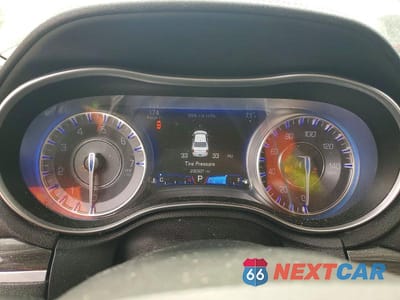 Zdjęcie 9 z 11 samochodu: 2018 CHRYSLER 300 TOURING VIN:2C3CCAAG2JH342654 - miniatura