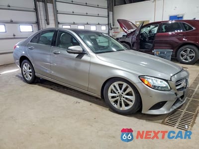 Czwarte zdjęcie samochodu z boku: 2019 MERCEDES-BENZ C 300 4MATIC VIN:55SWF8EB8KU315696 - miniatura