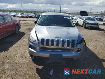 Piąte zdjęcie samochodu w środku: 2017 JEEP CHEROKEE SPORT VIN:1C4PJLABXHW643395 - miniatura