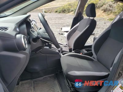 Zdjęcie 7 z 13 samochodu: 2025 NISSAN VERSA S VIN:3N1CN8DV0SL876482 - miniatura