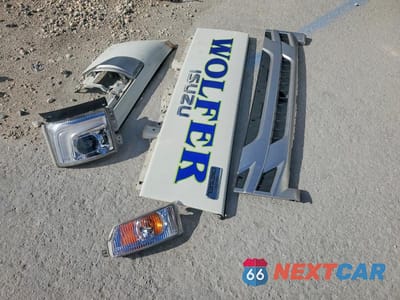 Zdjęcie 9 z 10 samochodu: 2023 ISUZU NPR XD CHIPPER TRUCK VIN:JALC4J166P7014186 - miniatura