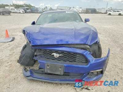 Piąte zdjęcie samochodu w środku: 2016 FORD MUSTANG VIN:1FA6P8AMXG5202224 - miniatura