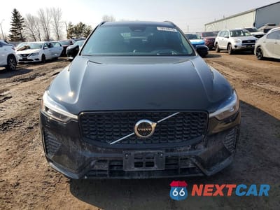 Piąte zdjęcie samochodu w środku: 2022 VOLVO XC60 B6 R-DESIGN VIN:LYV062RM5NB935184 - miniatura