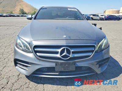 Piąte zdjęcie samochodu w środku: 2017 MERCEDES-BENZ E 300 VIN:WDDZF4JB4HA014413 - miniatura
