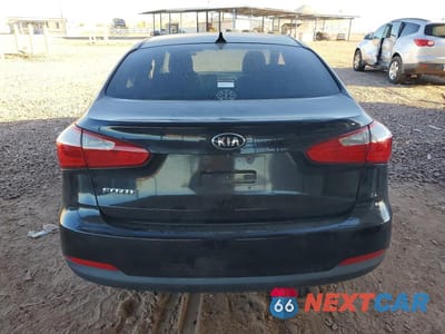 Zdjęcie 6 z 12 samochodu: 2016 KIA FORTE LX VIN:KNAFX4A6XG5523620 - miniatura