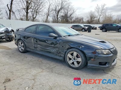 Czwarte zdjęcie samochodu z boku: 2006 PONTIAC GTO VIN:6G2VX12U76L552715 - miniatura