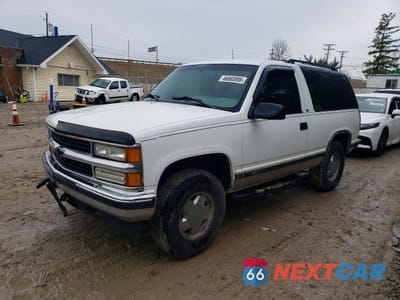 1995 CHEVROLET TAHOE K1500 3GNEK18KXSG107106 - główne zdjęcie licytacji z USA - miniatura