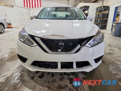Piąte zdjęcie samochodu w środku: 2019 NISSAN SENTRA S VIN:3N1AB7AP8KY357747 - miniatura